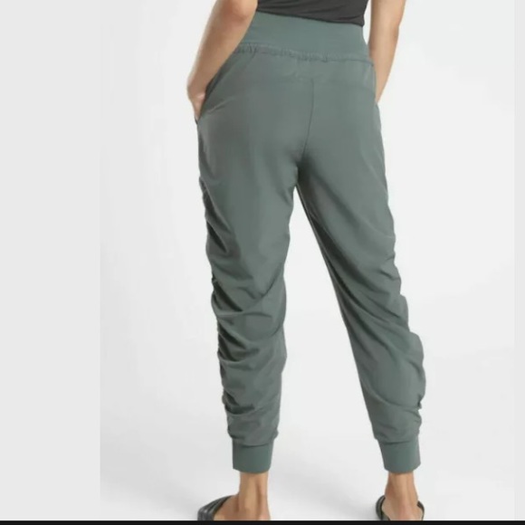 Athleta Attitude Lined Pant Bali Green 